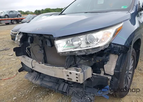2018 Toyota Highlander Xle z USA, uszkodzony, nr VIN 5TDJZRFH2JS860847